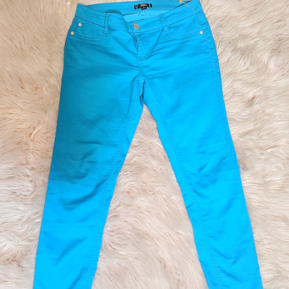 Blue Jeans  / Stretch / Good Condition.